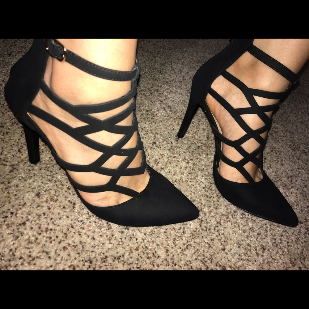 BLACK STILETTO HEELS
